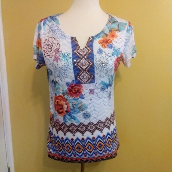 thomas & Olivia Tops - Thomas & Olivia embellished t-shirt sz small *K